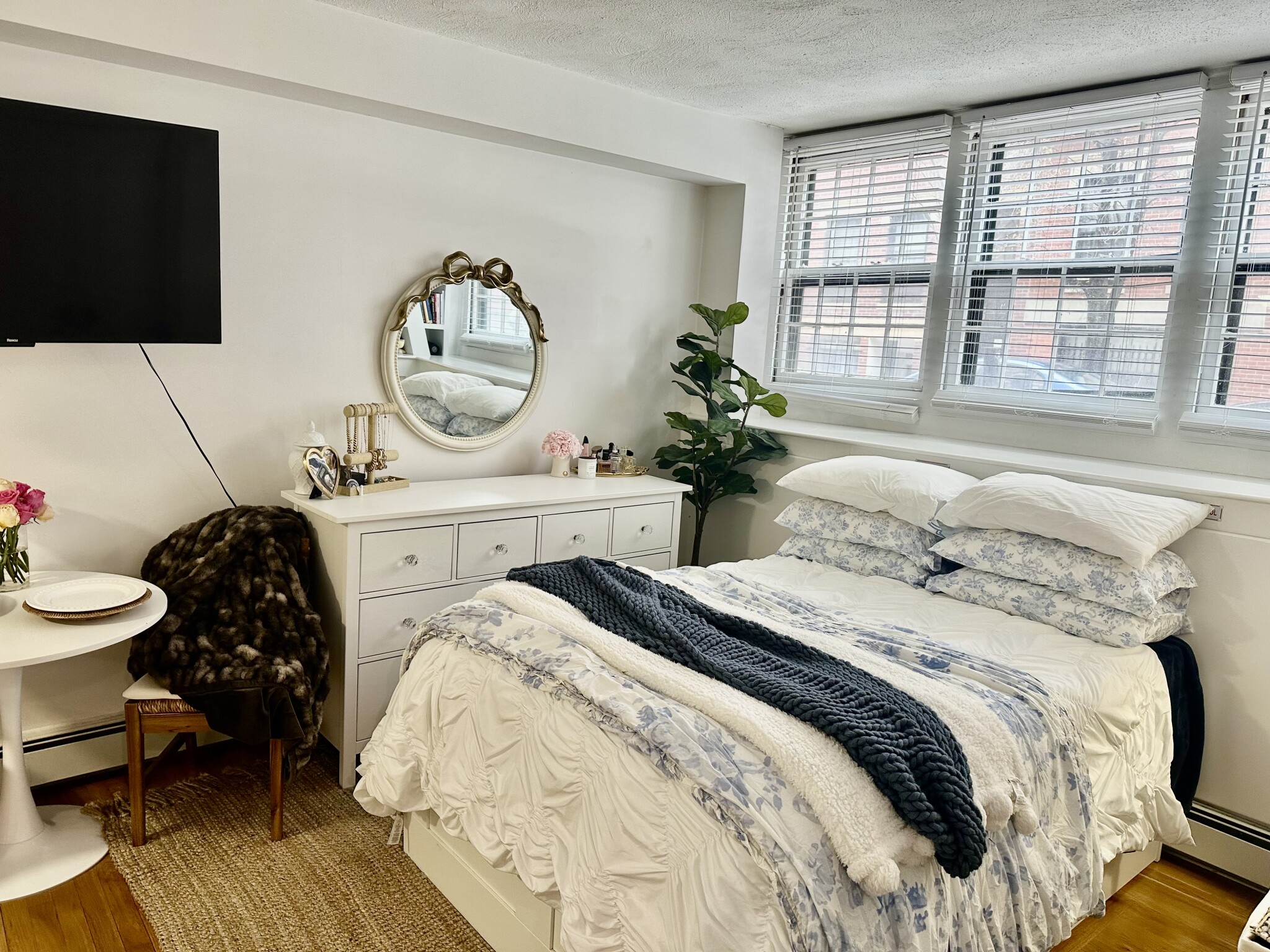 90 W Cedar, Beacon Hill