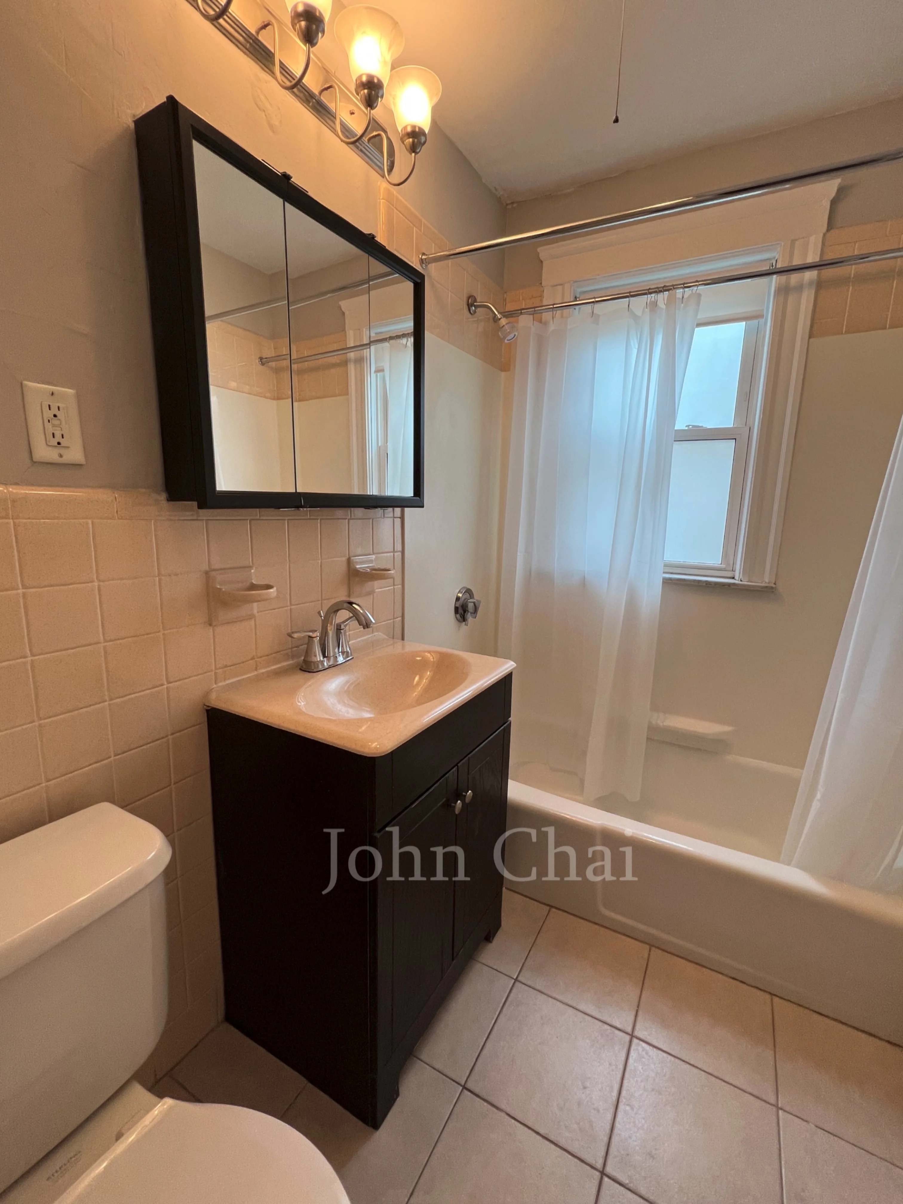 136 Arlington St, Oak Square