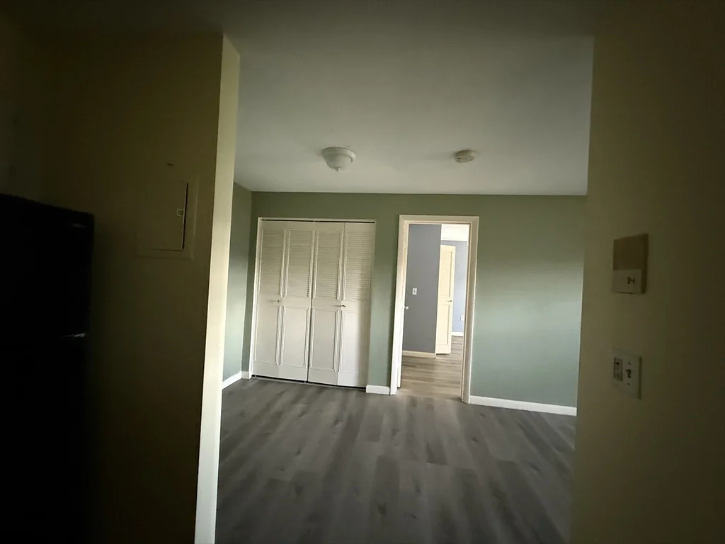 12 Williamsburg Ct, Shrewsbury