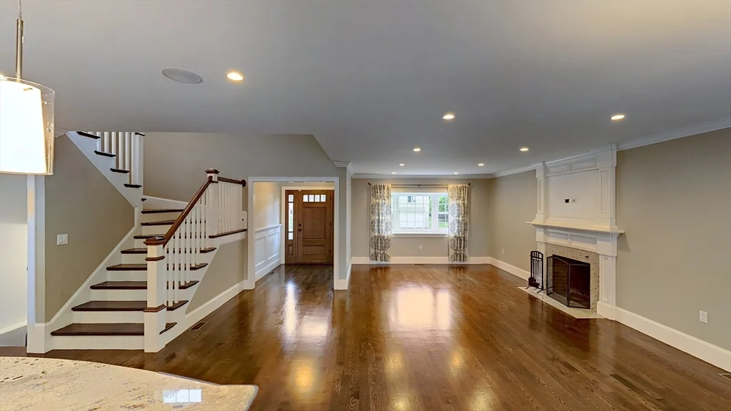 78 Nahanton Ave, Blue Hills