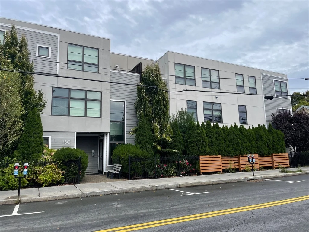 150 Adams St, Newton