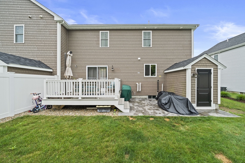 8 Old Field Way, Lakeville