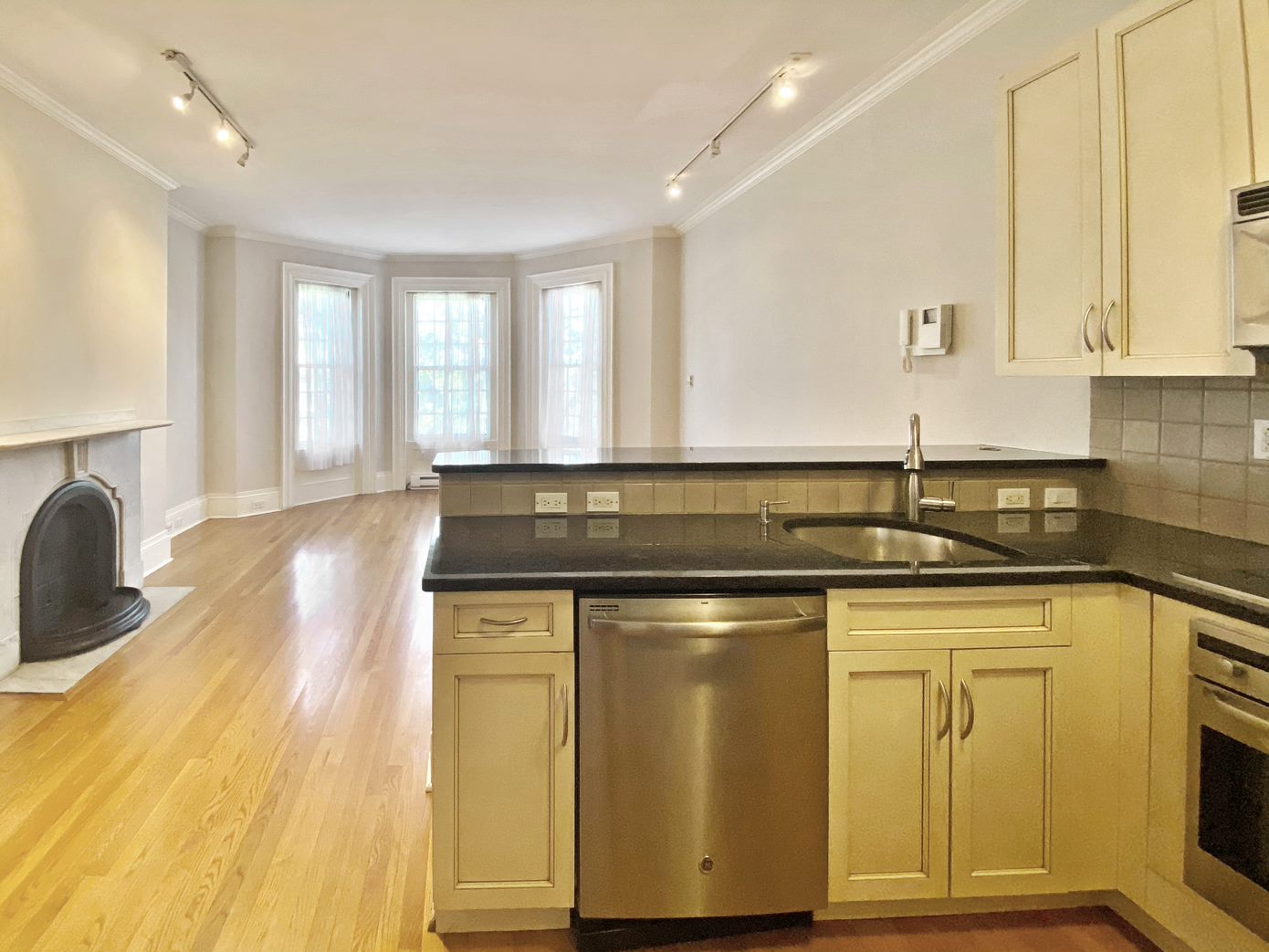 Studio bed, 1 bath apartment for rent at 80 Marlborough St Unit 6, Back Bay — photo 3 of 28