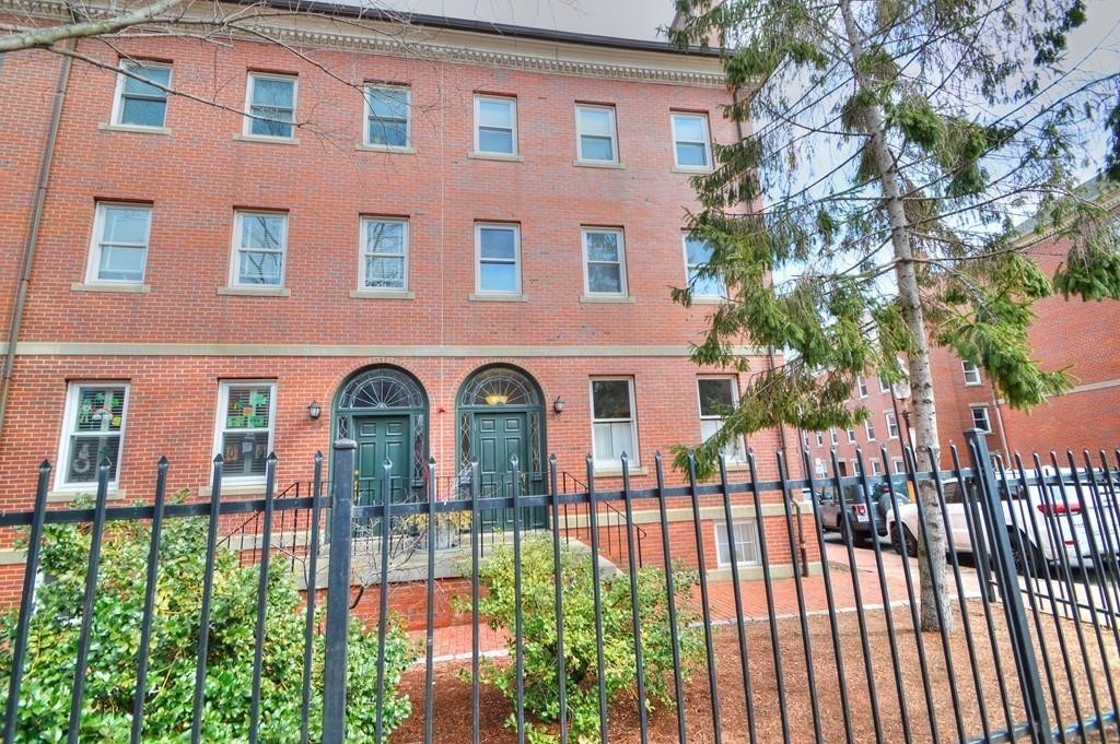 21 Main St, Charlestown