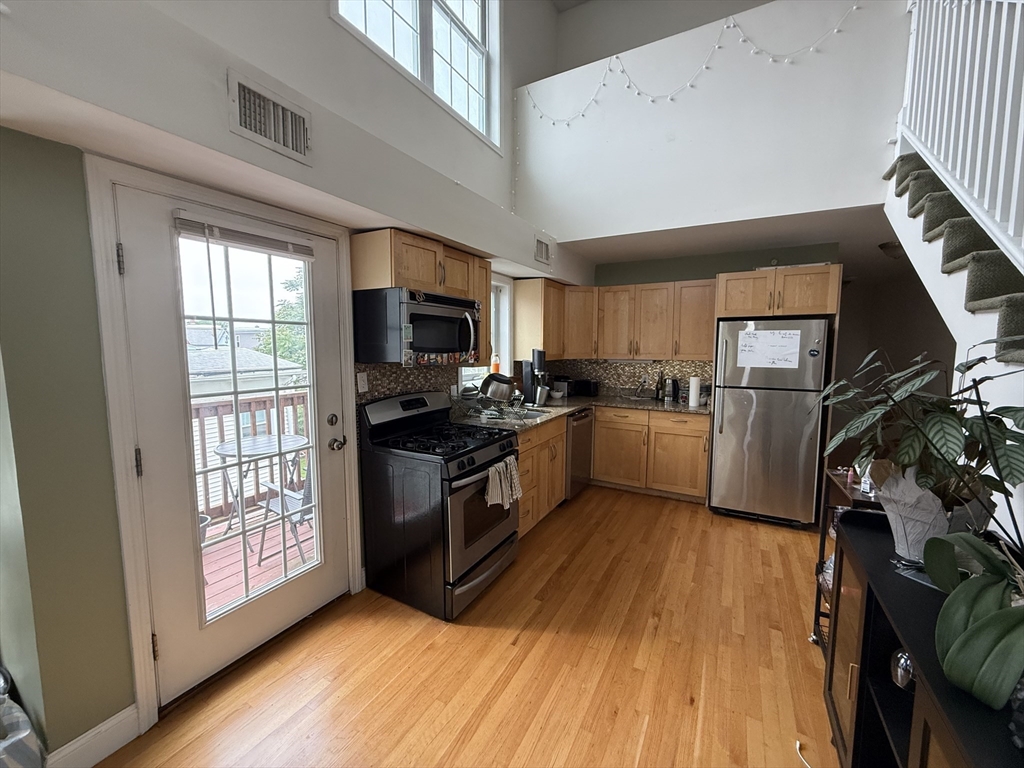 11 Everett Ave, East Somerville