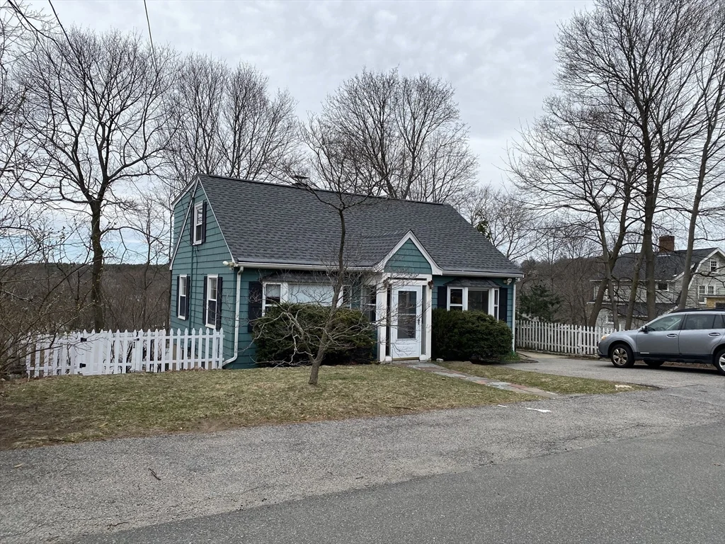 11 Woodbury St, Arlington