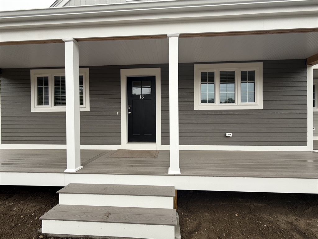 13 Glacier Path, Middleboro