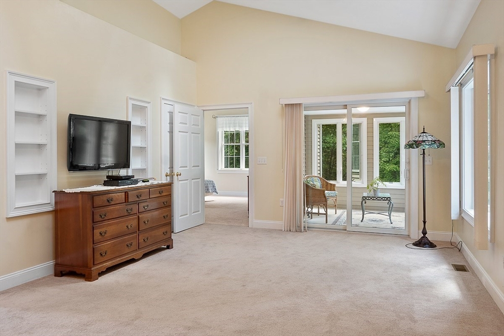 7 Charles Pl, Pepperell