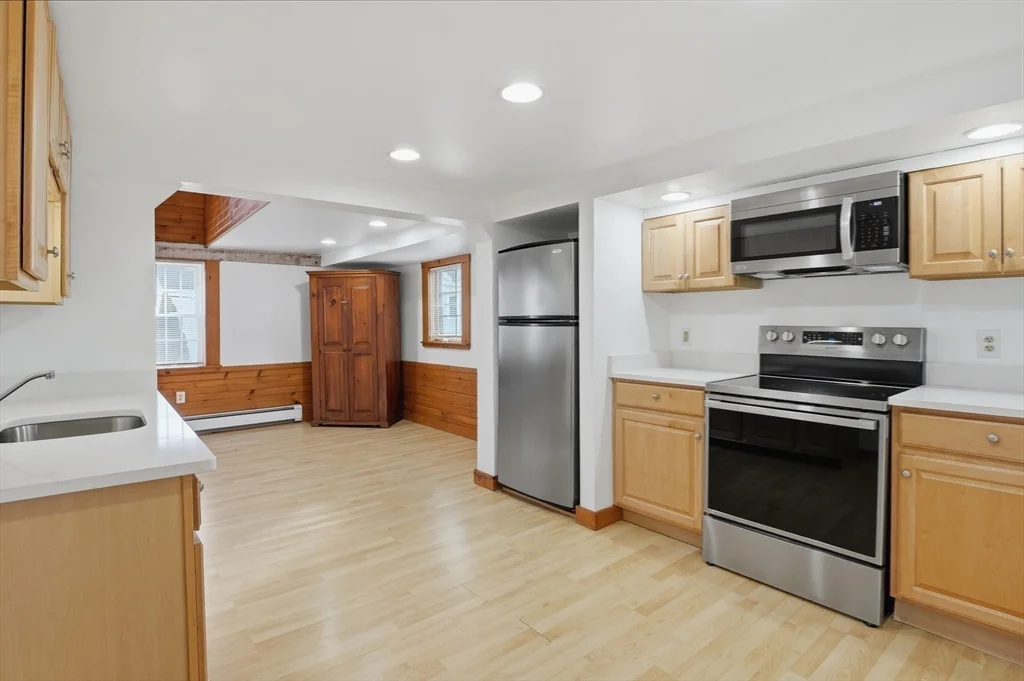 92 Main St, Hopkinton