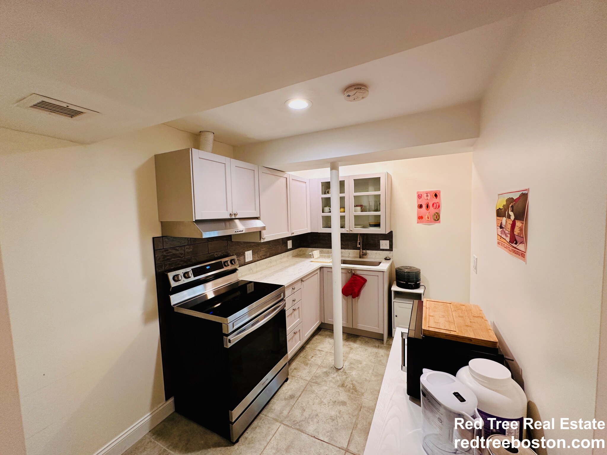 18 Senator Bolling Cir, Dorchester