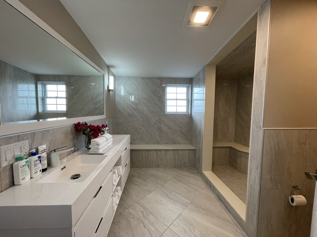 20 Trevalley Rd, Revere