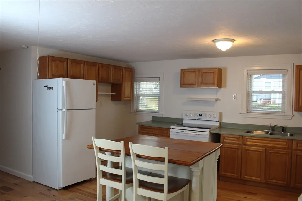 81 Winthrop Rd, Manomet