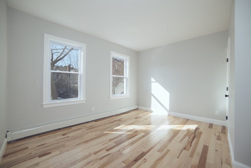 10 Duffley Ct, Chestnut Hill