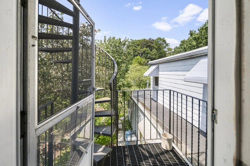 38 Spring, Spring Hill