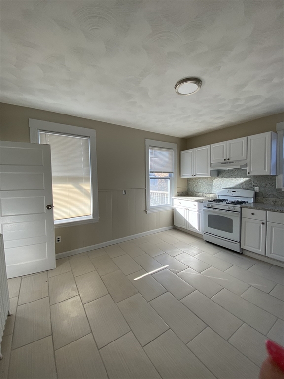 19 Coral Av, Winthrop