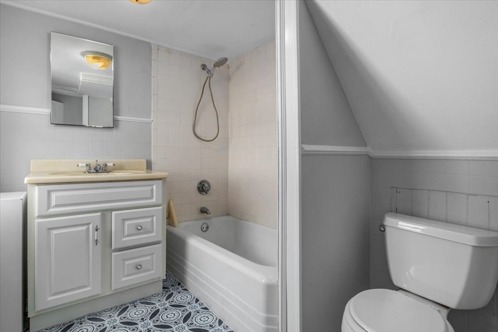 34 Neponset Ave, Hyde Park