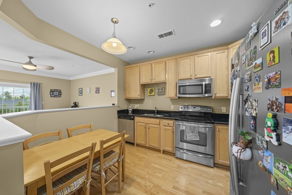 204 Clocktower Dr, Waltham