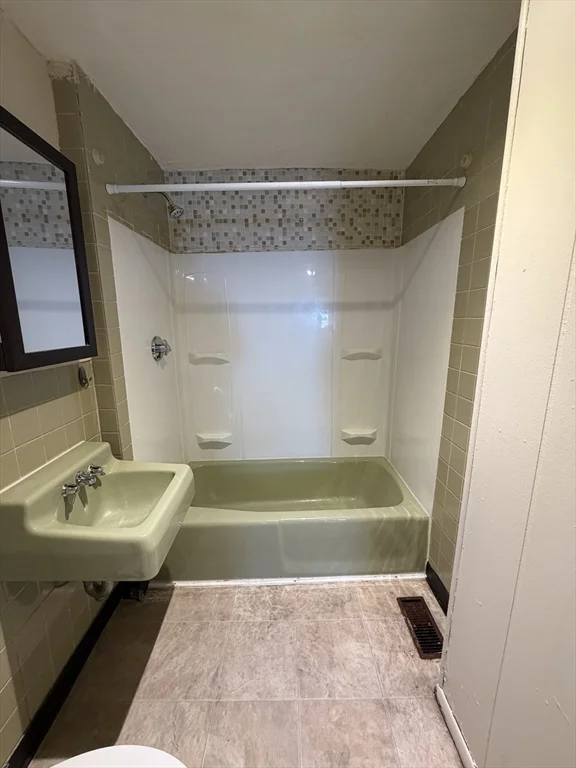 90 Bacon Steet, Waltham