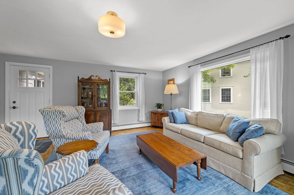 8 Risley Rd, Marblehead Neck