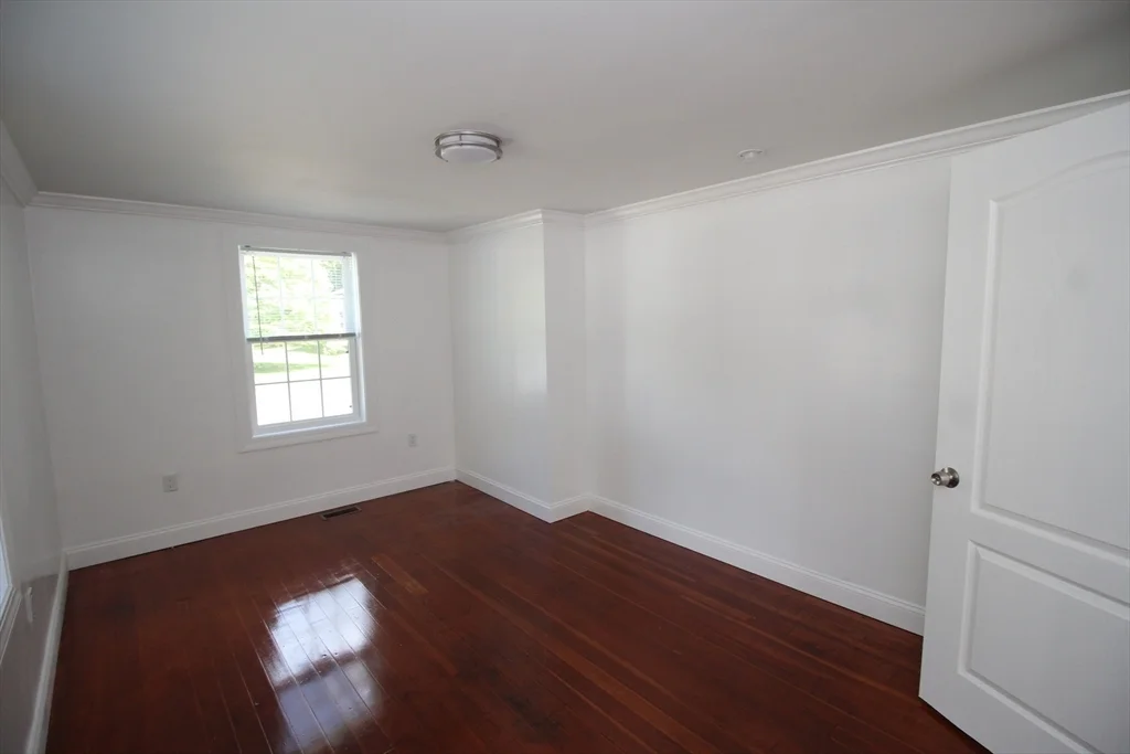 96 Walnut Ln, Attleboro