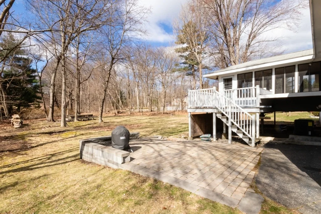 22 Livoli Rd, Framingham