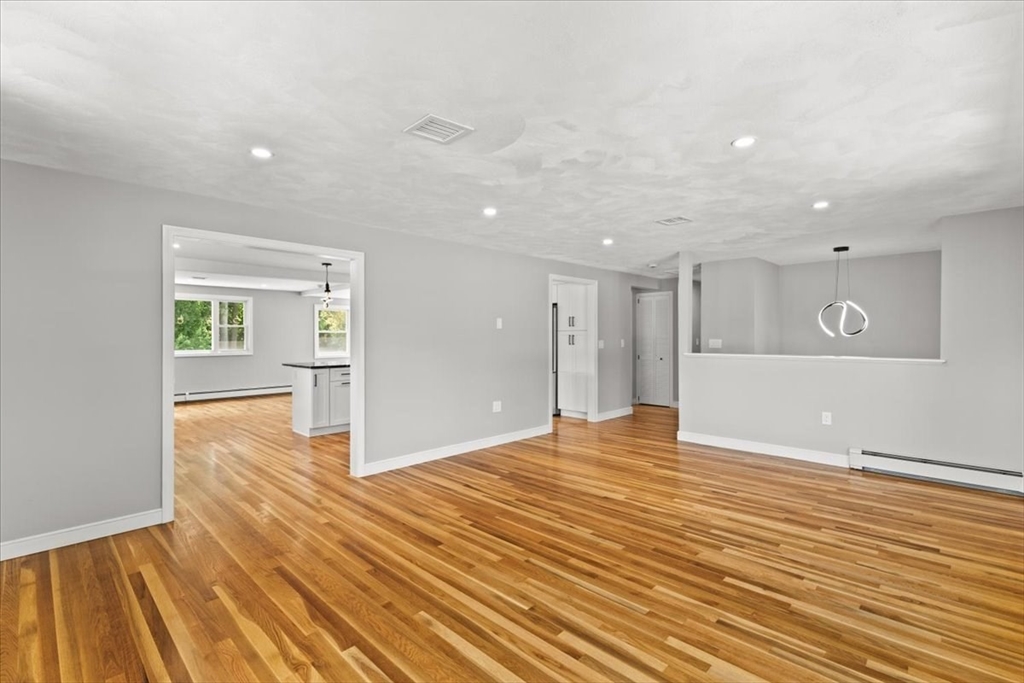 19 Coach Ln, Norwood