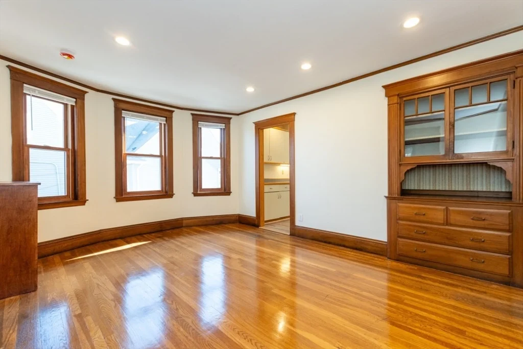 81 Cushing Ave, Belmont