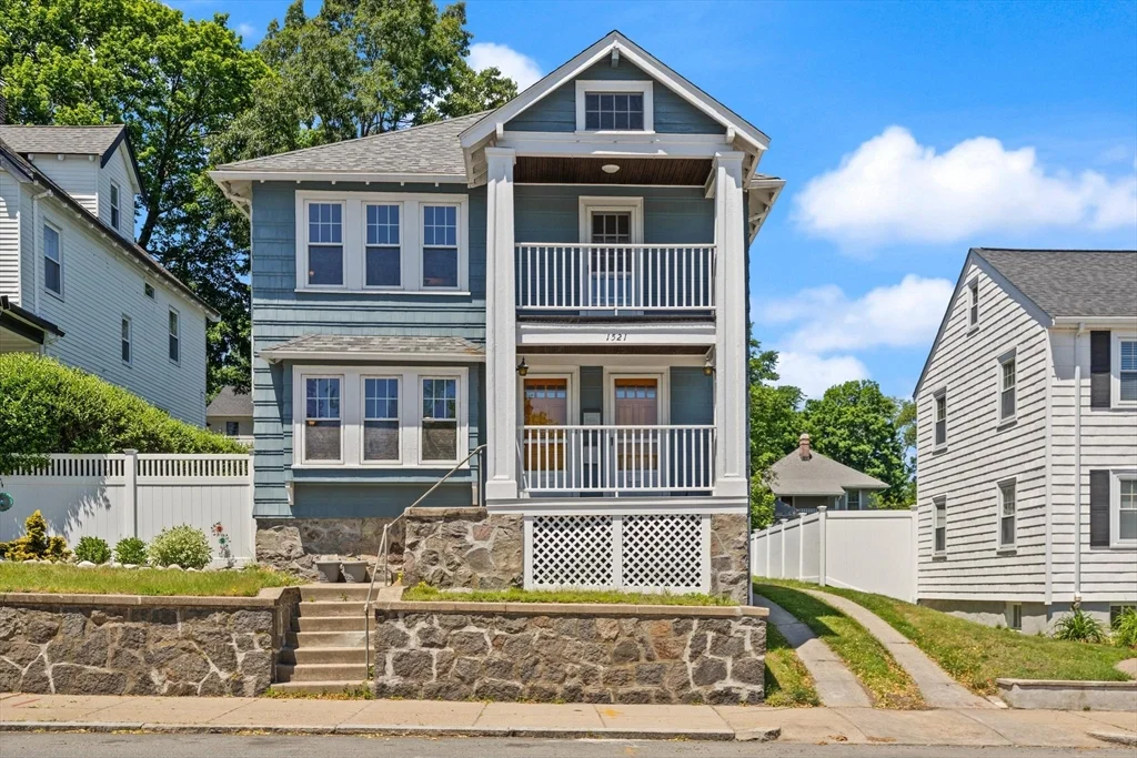 1521 Centre St, West Roxbury