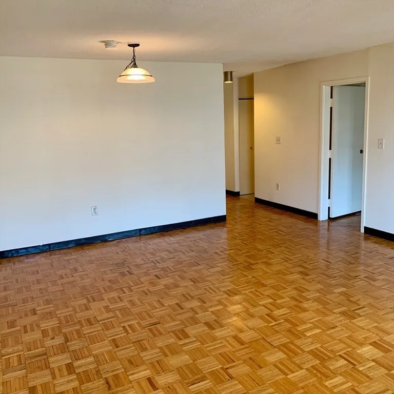 566 Commonwealth Ave, Fenway