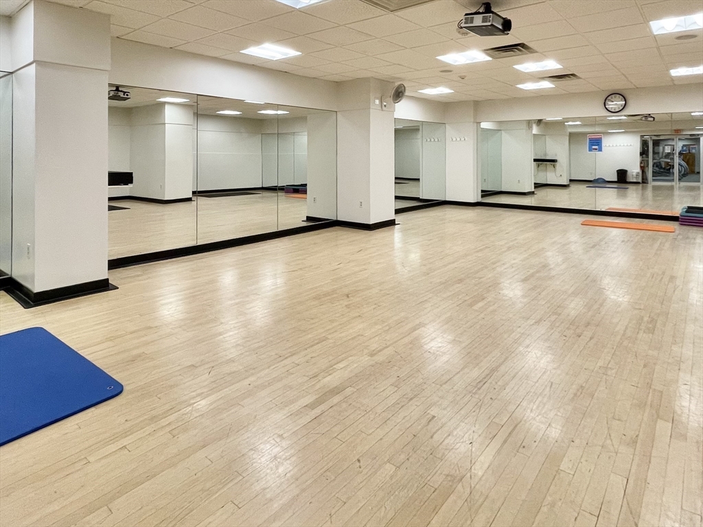 33 Pond Ave, Brookline