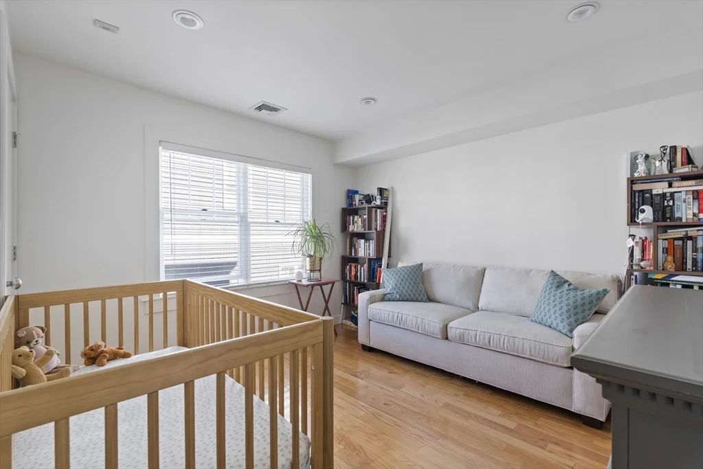 35 Middle St, South Boston