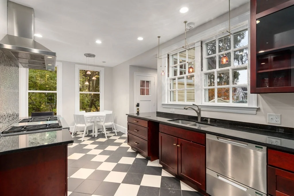 161 Clinton Rd, Fisher Hill