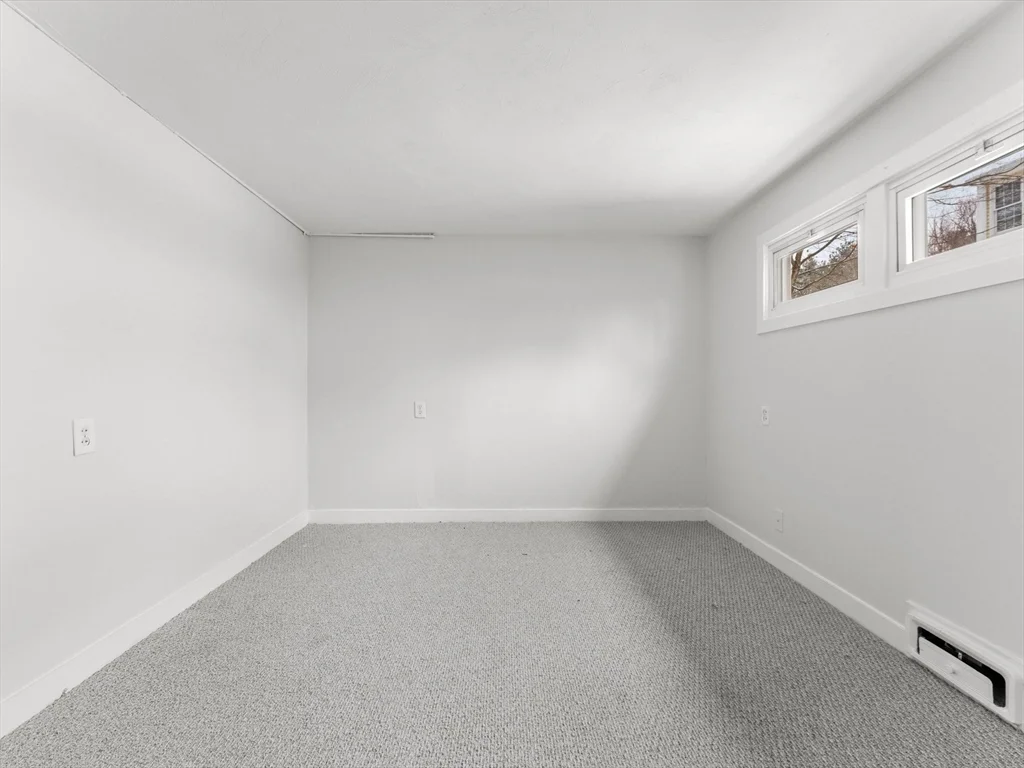 28 Crestview Dr, Westborough