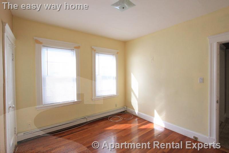 23-25 Bonner Ave, Tufts