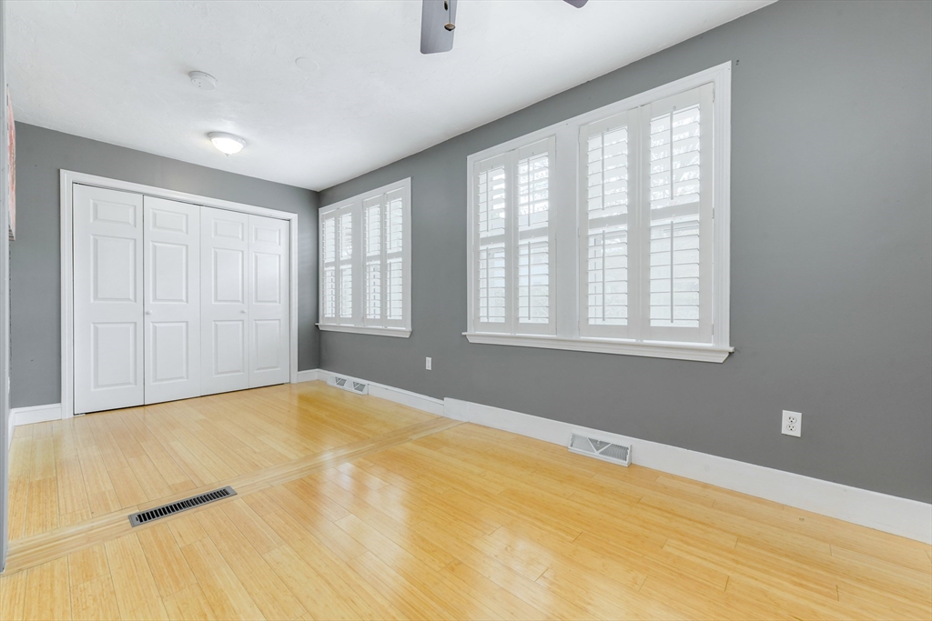 4 Spruce Rd, Precinct One/Upper Dedham