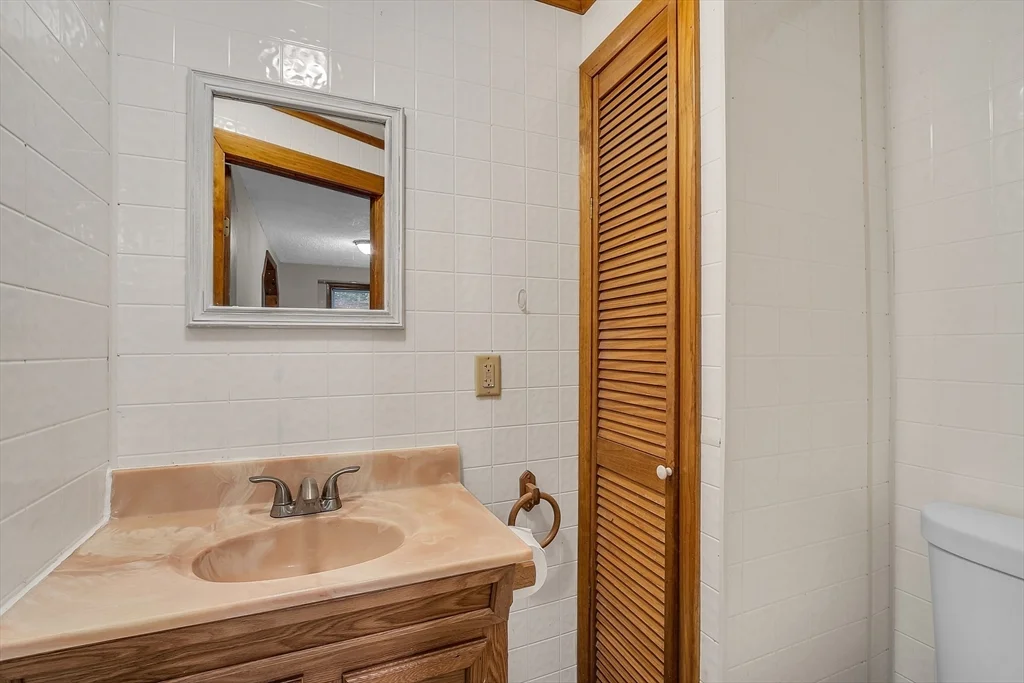 87 Graniteville Rd, Westford