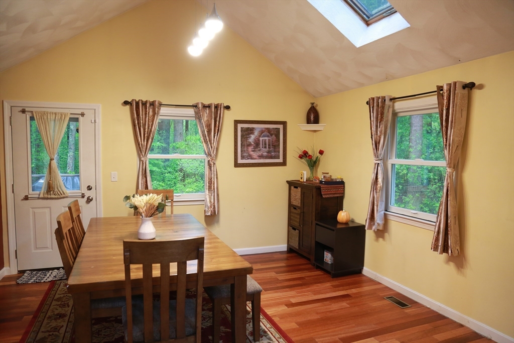 45 Winterberry Way, Bedford