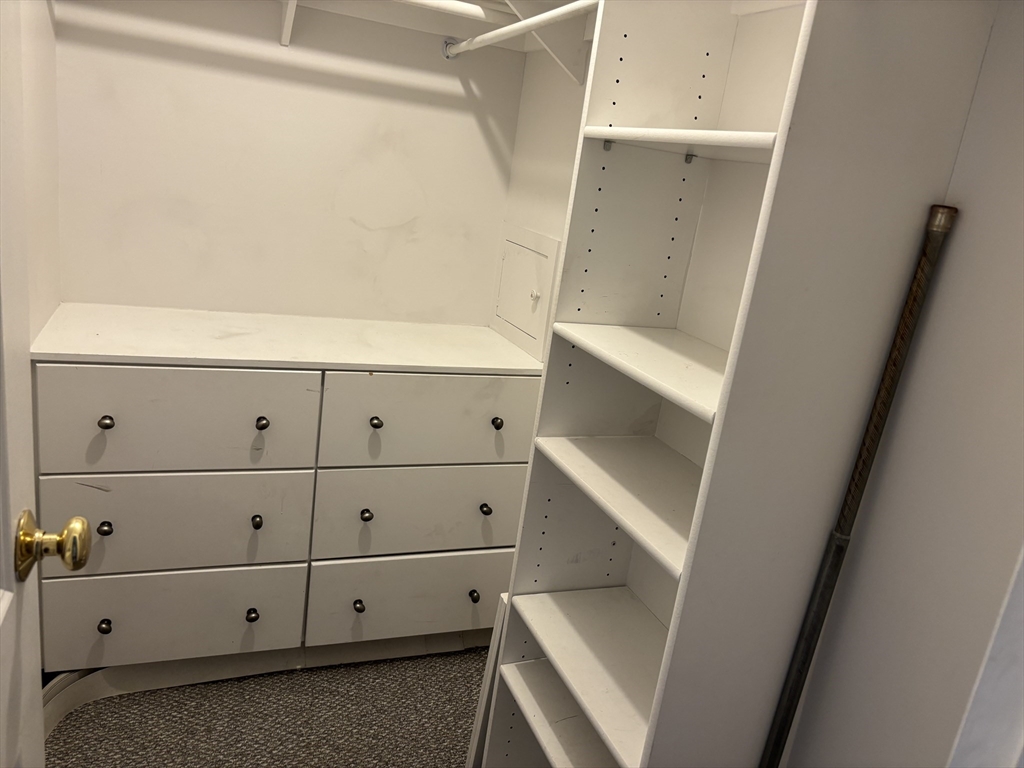 1 Summit Dr, Reading