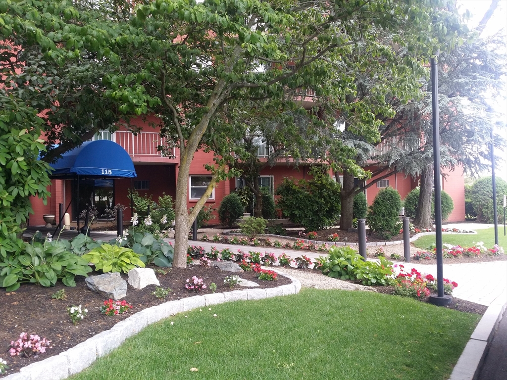 115 W Squantum St, North Quincy