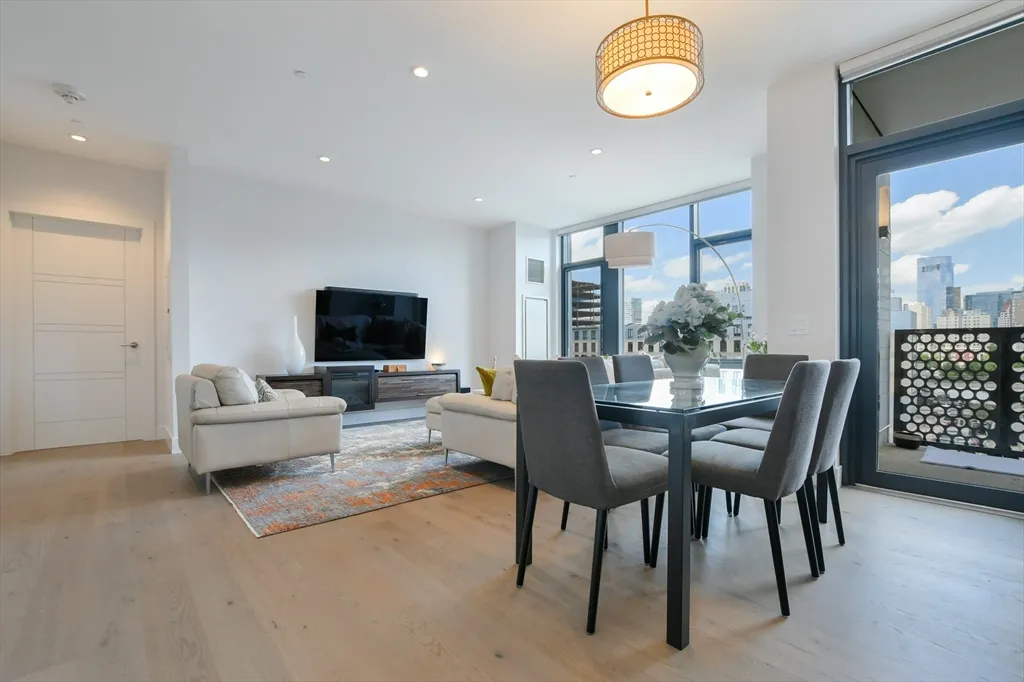 40 Traveler St, South End