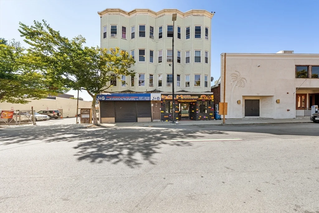 50 Common St, North Lawrence