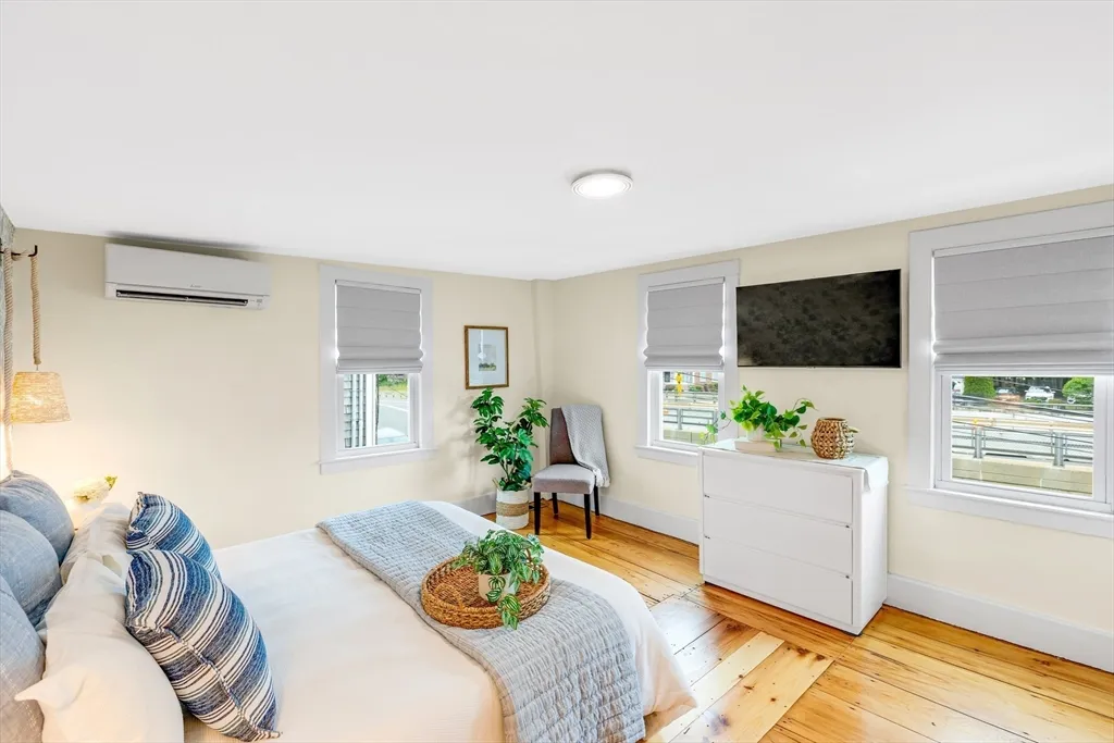 7 Summer St, Newburyport