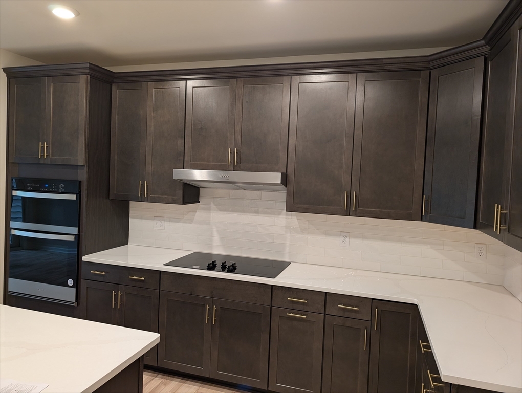 2 Winslow Ln, North Grafton