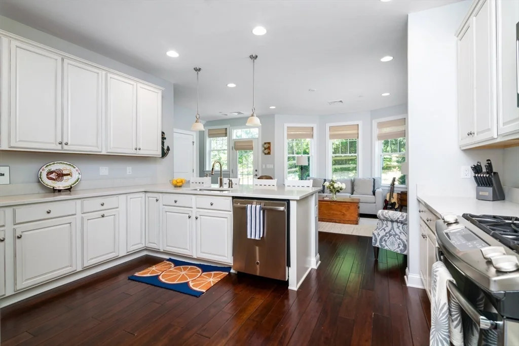 115 Halsted Dr, Hingham