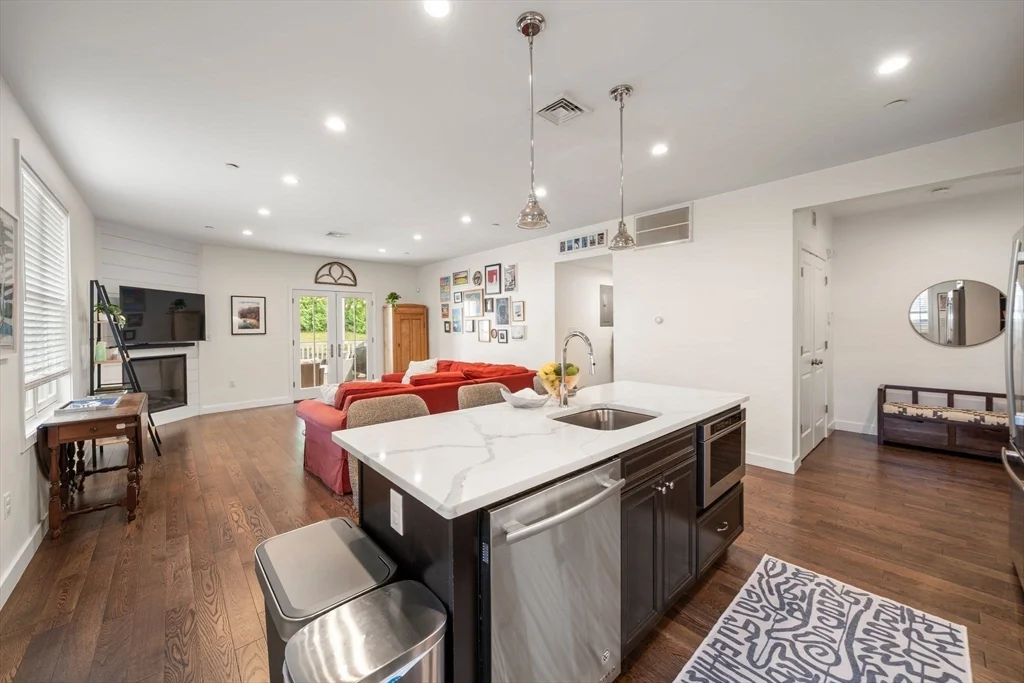 213 E Eagle St, East Boston