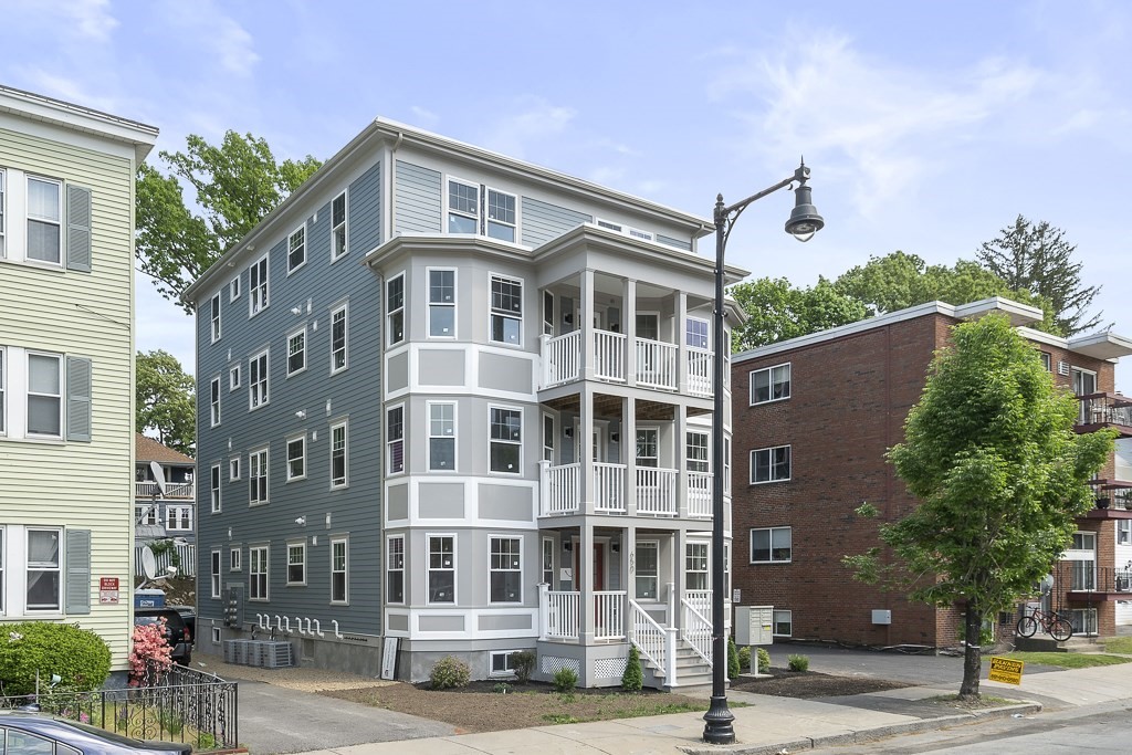 650 Hyde Park Ave, Roslindale