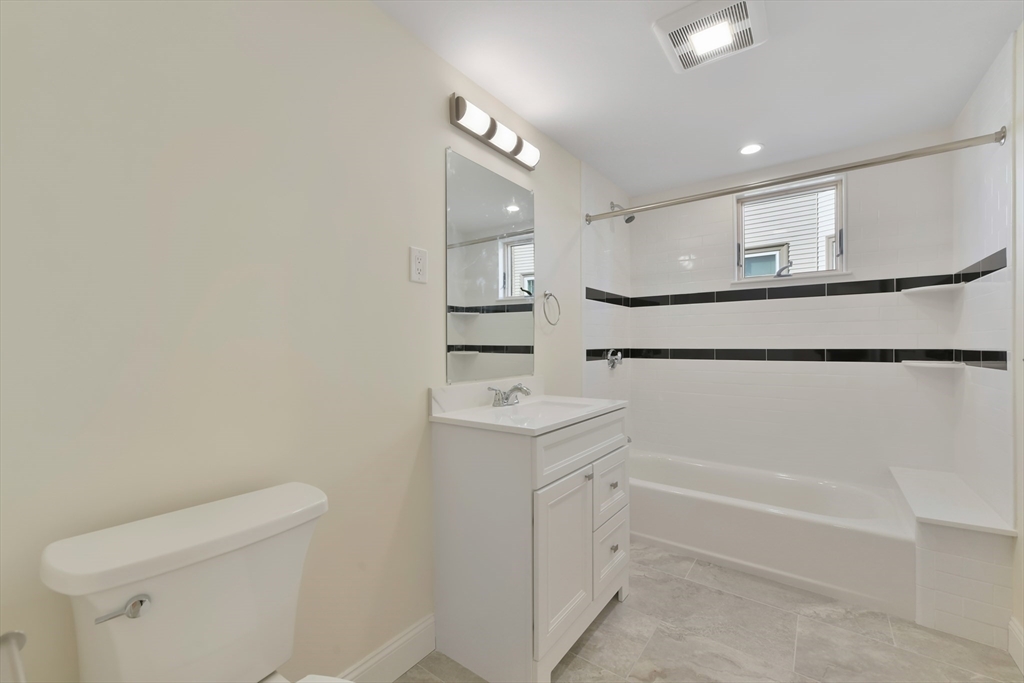 48 Manthorne Rd, Roxbury