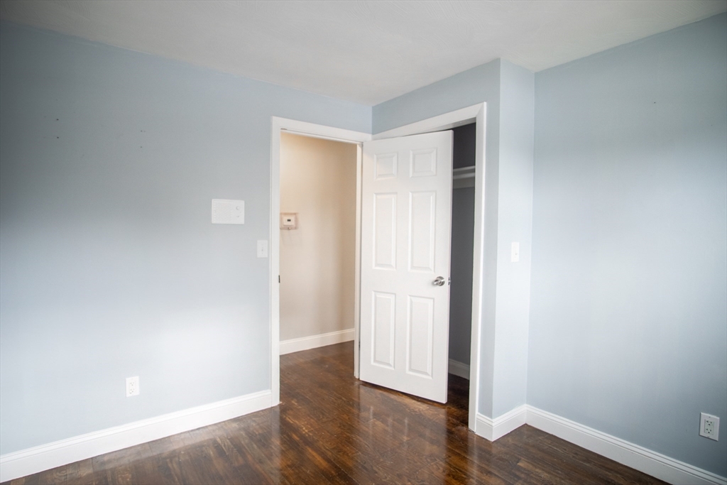 63 Mcgarvey Rd, Stoughton