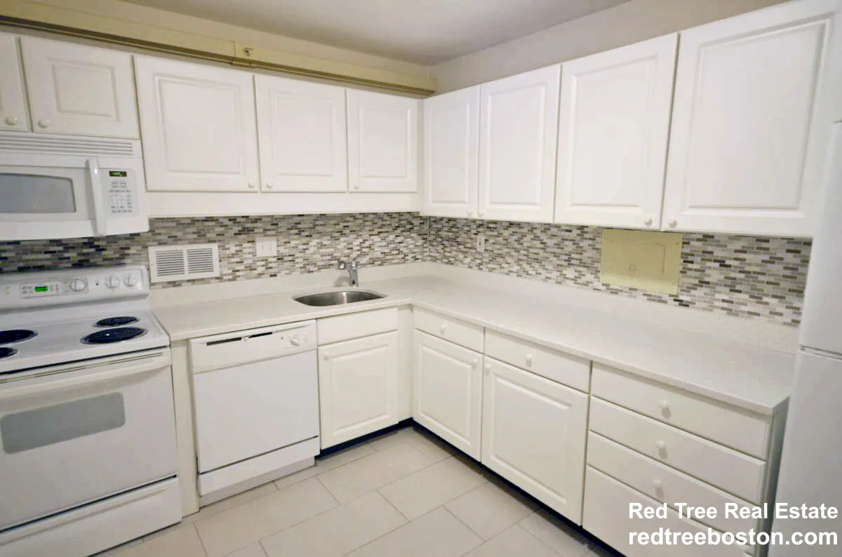 101 Monmouth St, Longwood