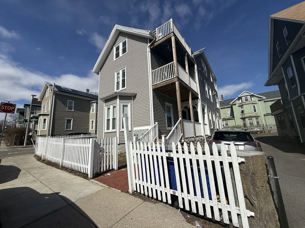 13 Schuyler St, Roxbury